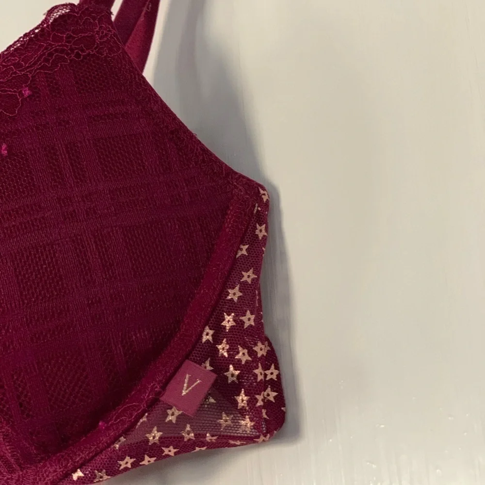 Nwt  VS - Convertible  Sexy Tee Lightly lined Demi bra, size 34C